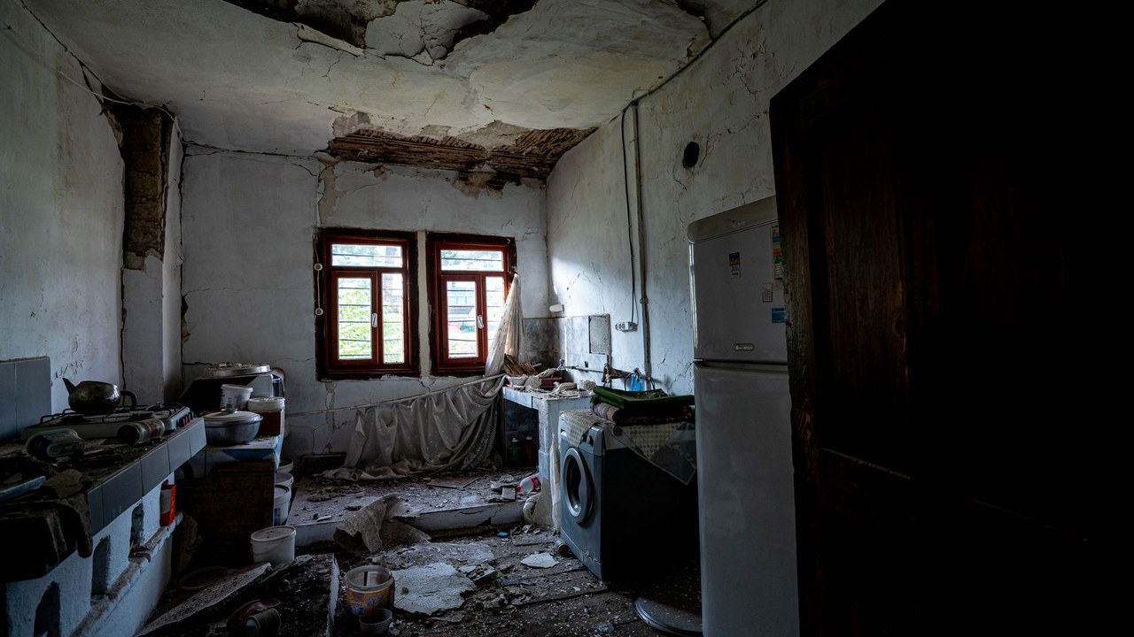 rich vs poor dining kitchen